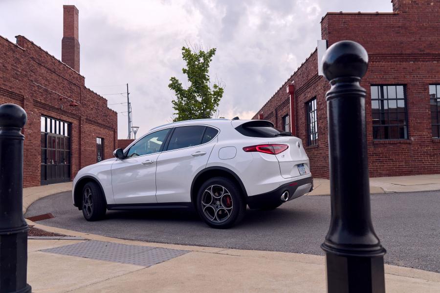  Alfa Romeo Stelvio Ti (949) 2017 года  (NA) (фото 12 из 34)